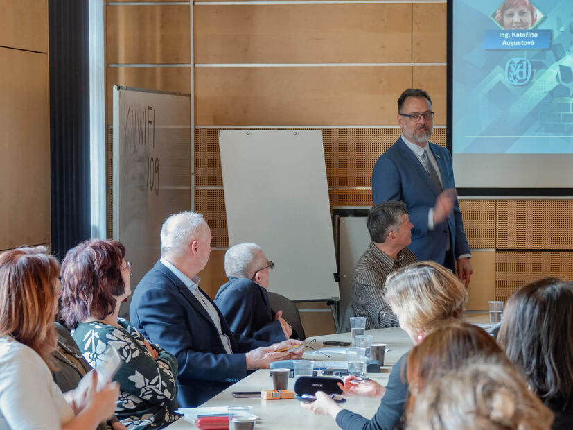 Bariéry a mosty: Jak efektivněji propojovat talent OZP s volným trhem práce?